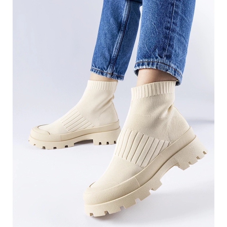 D/GMR Beige sneakers med en flexibel övre Varden 2