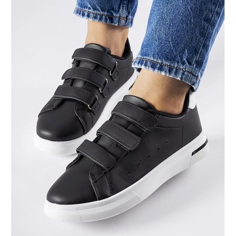 D/GMR Svarta sneakers fästade med kardborrparé - vit sula 2