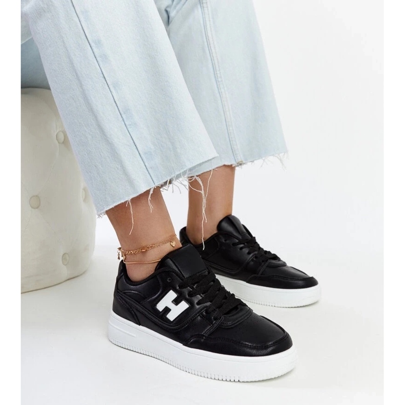 D/GMR Svarta sneakers på en vit Mentha-plattform 2