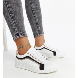 D/GMR Vita och svarta sneakers på Amala-plattformen 2