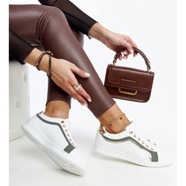 D/GMR Vita och gröna sneakers på Amala-plattformen 1