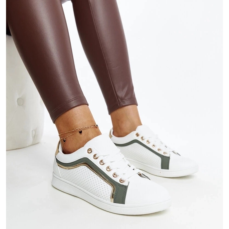 D/GMR Vita och gröna sneakers på Amala-plattformen 2