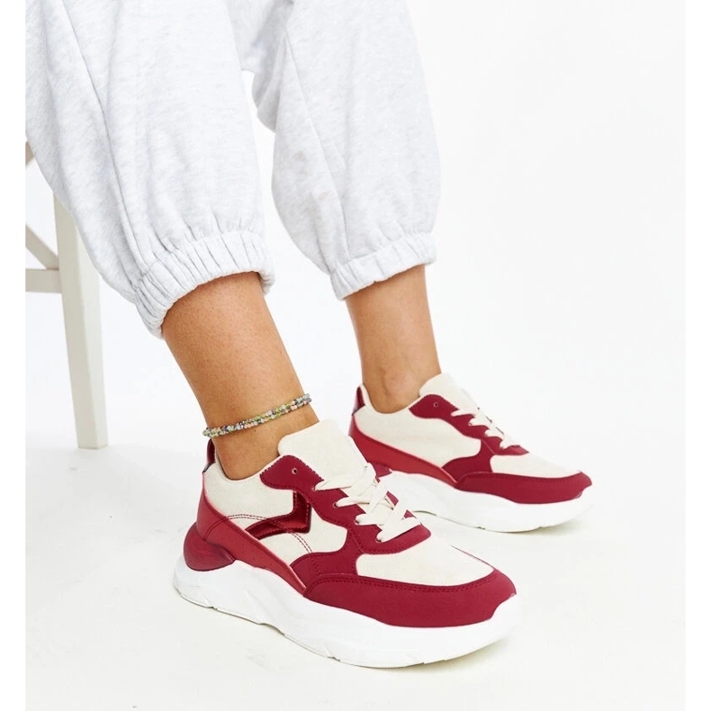 D/GMR Beige och röda sneakers på Nereida-plattformen 2