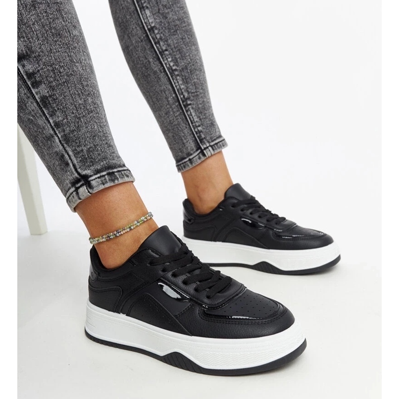 D/GMR Svarta sneakers med tjockare Intis-sula 1