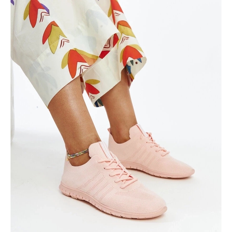 Rosa Shukornia sportsneakers 2