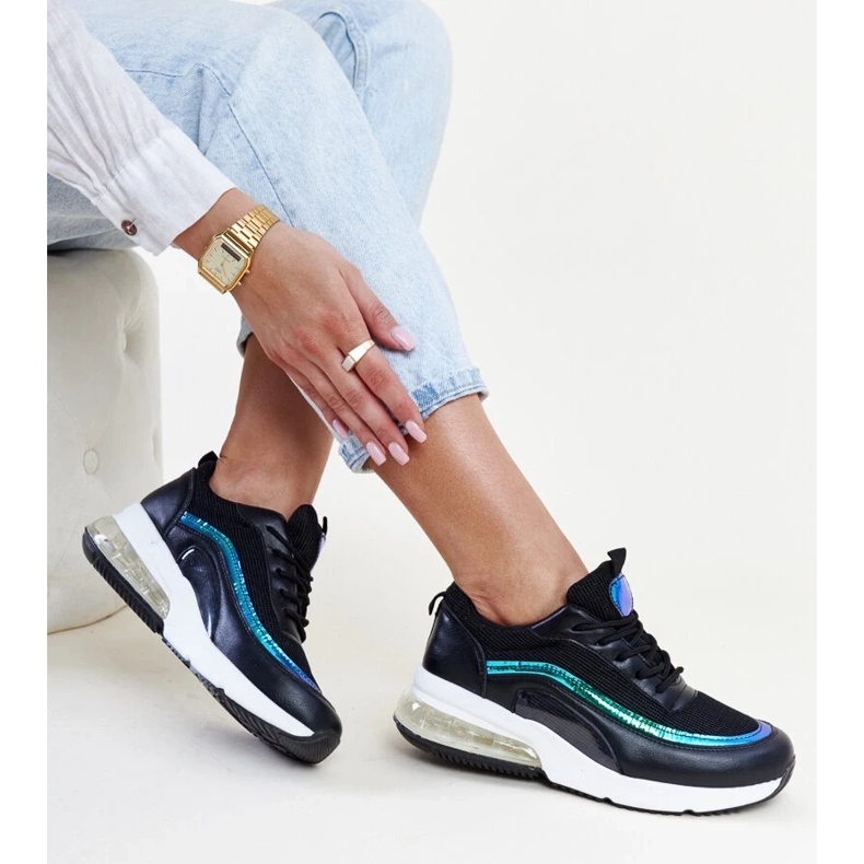 Svarta sneakers med Jelek hologram 2