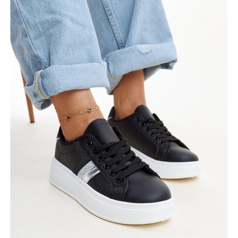 Svarta Basmalia sneakers 2