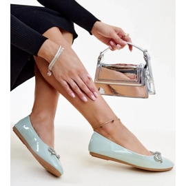 Gröna patenterade balettlägenheter med dekorativ rosett från Totani 2