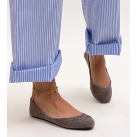 Grå klassiska Dorris balettlägenheter 1