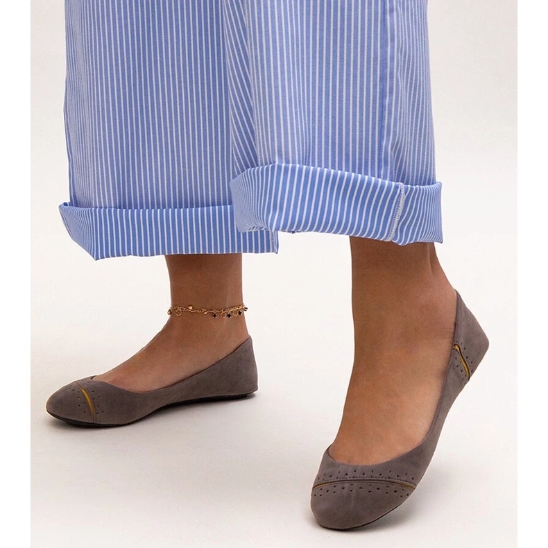 Grå klassiska Dorris balettlägenheter 2