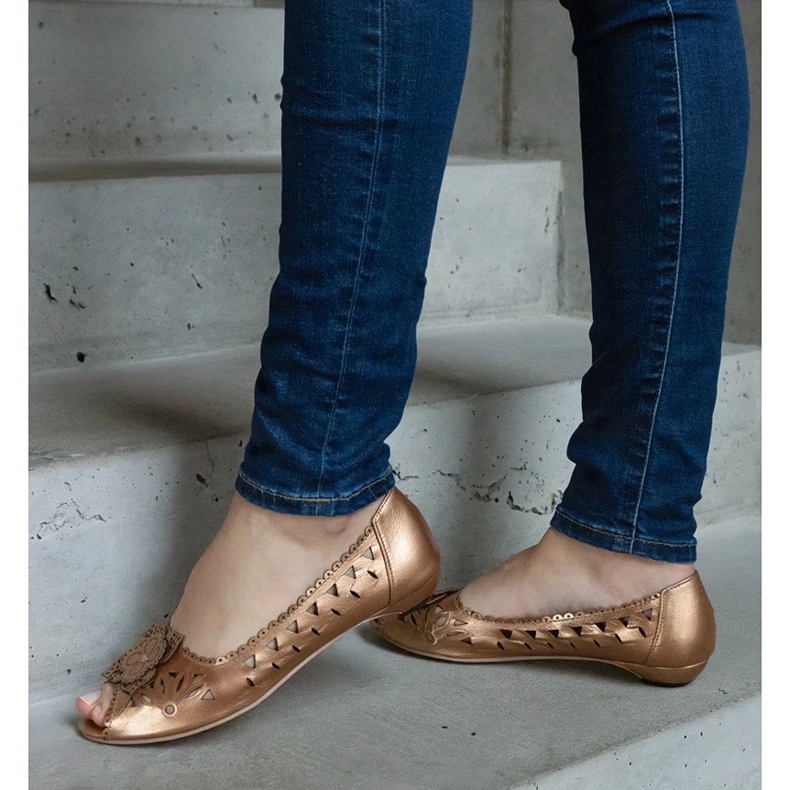 D/CEO Lore guld genombrutna balettplattor med öppen tå gyllene 2