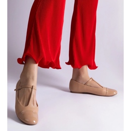 D/CEO Beige balettplattor med patenterad tå, knäppta med Gloriana-spänne 2