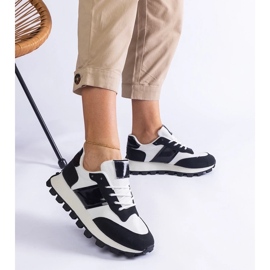 D/CEO Svarta sneakers med ett synligt Restia -skyddare 2