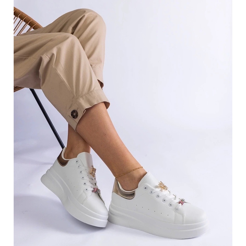 D/CEO Vita sneakers på plattformen dekorerad med ett fjärilsarrangemang 1