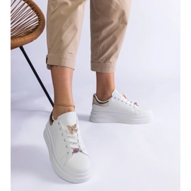 D/CEO Vita sneakers på plattformen dekorerad med ett fjärilsarrangemang 2