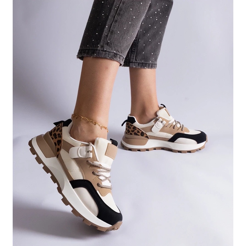 D/CEO Beige sneakers dekorerade med Soria djurmotiv 1