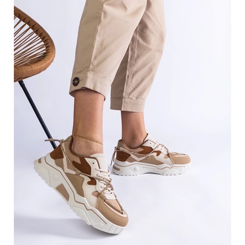 D/CEO Bruna sneakers dekorerade med ett valdezsnöre i zirkon 2