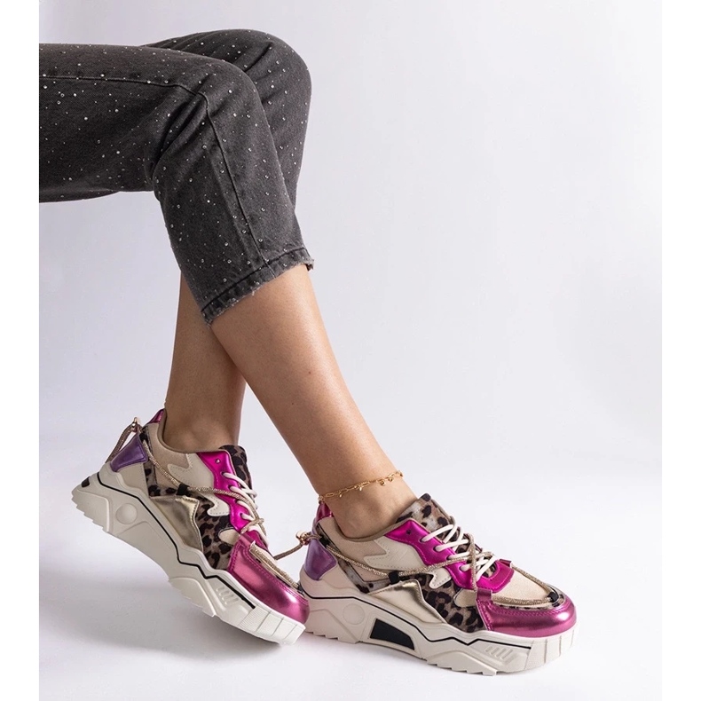 D/CEO Rosa sneakers dekorerade med ett valdezsnöre i zirkon 2