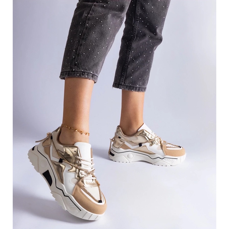 D/CEO Beige sneakers dekorerade med ett valdezsnöre i zirkon 2