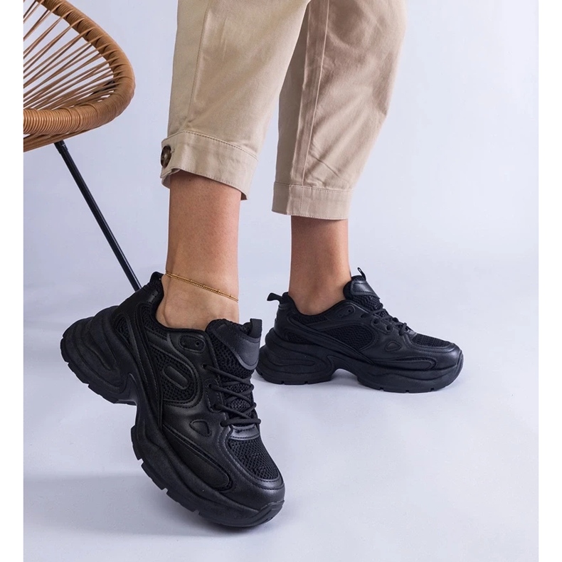 D/CEO Svarta sneakers på den massiva sulan adomi 2