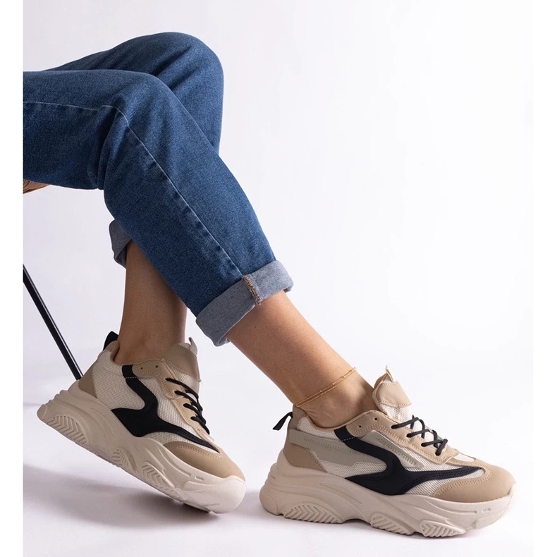 D/CEO Beige och svarta Milenka-sneakers för kvinnor 1