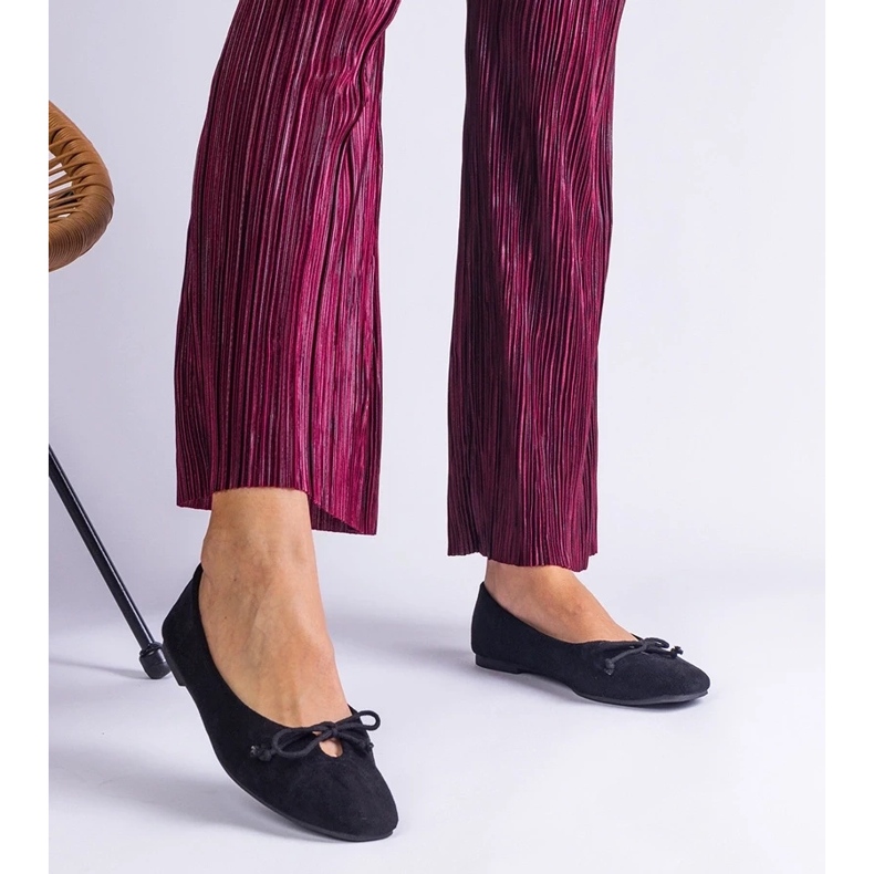 D/CEO Svarta ballerinor med en dekorativ pollinos båge 2