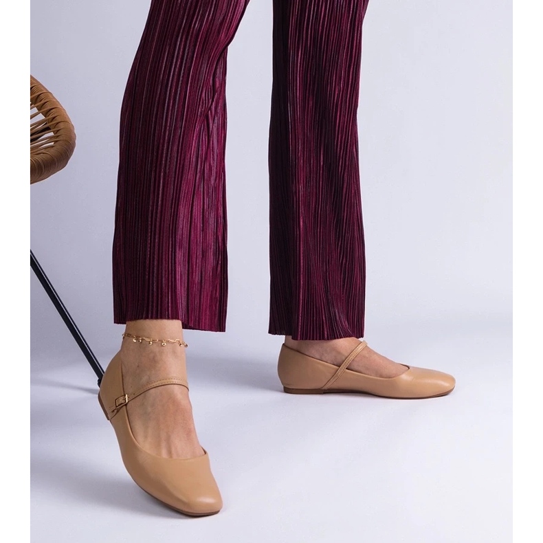 D/CEO Beiga balettlägenheter med Kamelia eko-läderspännen beige 2