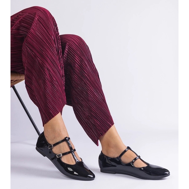 D/CEO Svart lackerade ballerinor med marinspänne 2