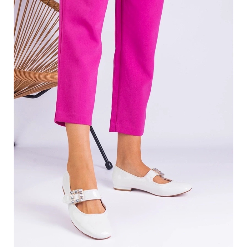 D/CEO Målade vita ballerinor dekorerade med ett Ferpsa -spänne 2