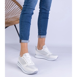 Kvinnors vita sneakers på plattformen 1