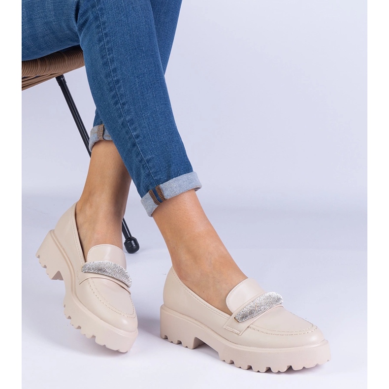 Beige kvinnors loafers dekorerade med zirkoner 2