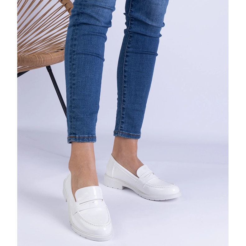 Målade kvinnors vita skor 1