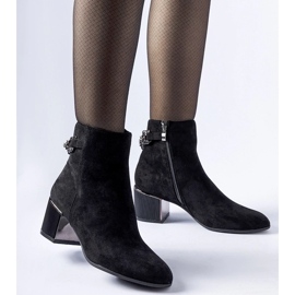 D/CEO Svarta ankelboots med en fenughedu kedja i ekomocka 1