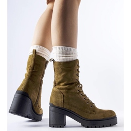 D/CEO Gröna isolerade stövlar med låg klack från Cotti 2