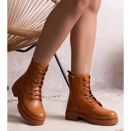 D/CEO Bruna isolerade klassiska stövlar från Edmund 1