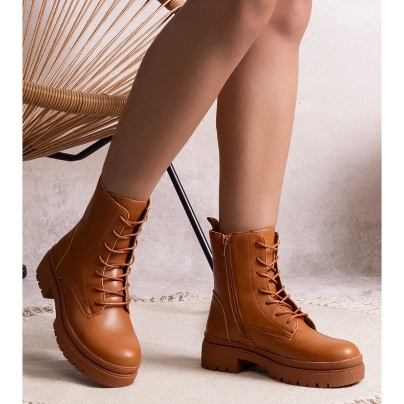 D/CEO Bruna isolerade klassiska stövlar från Edmund 1