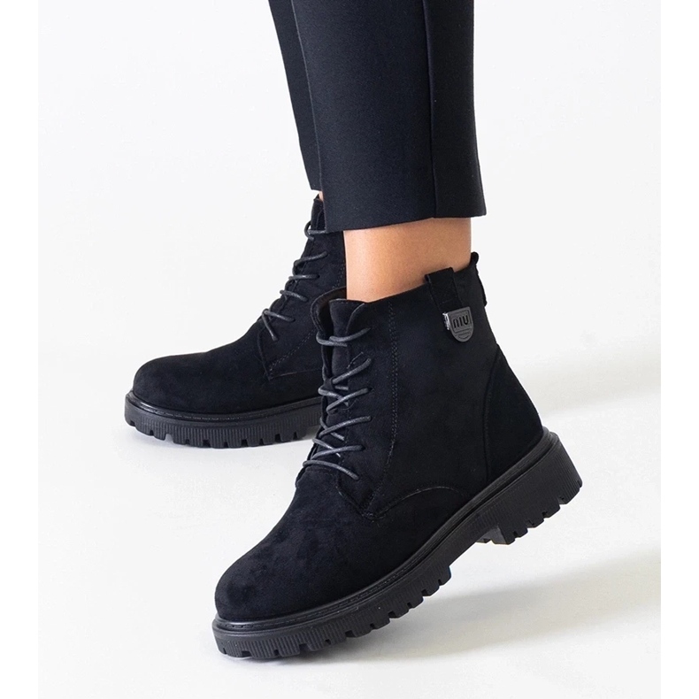 D/CEO Svarta arbetsstövlar i ekomocka på Leonora-plattformen 2