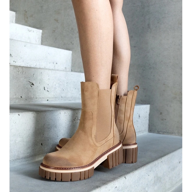 D/CEO Beige massiva platåkängor med skavsår från Sholla 2