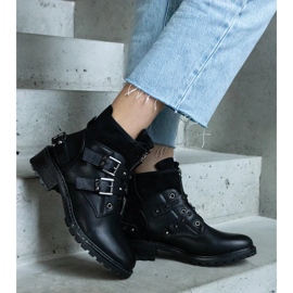 D/CEO Svarta ankelboots dekorerade med nitar med platt klack från Neffa 2