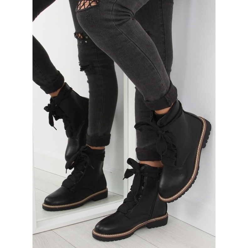 Svarta snörstövlar 8308 svart 2