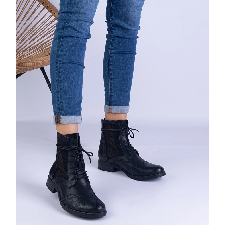 Svarta genombrutna platta stövlar från Reeves 1