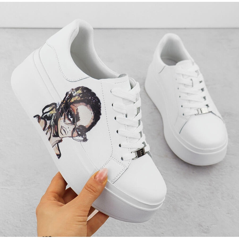 Kvinnors läderskor på den vita Filippo 6207 -plattformen 1