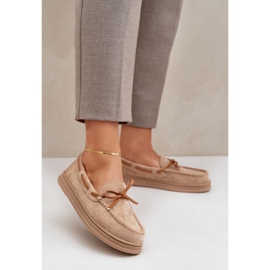 Kvinnors loafers på en platt sula beige 2