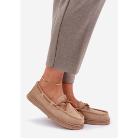 Kvinnors loafers på en platt sula beige 1