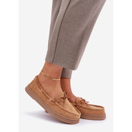 Kvinnors loafers på en platt sula kamel brun 1