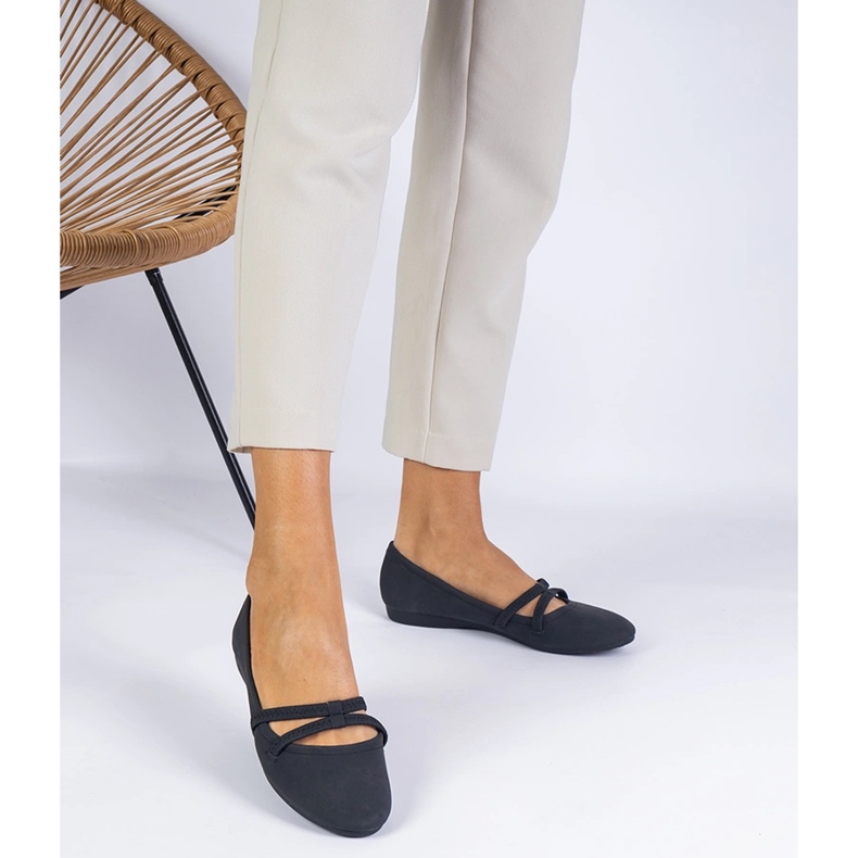 Svarta kvinnors ballerinor gjorda av Matt Eco -Leather 1