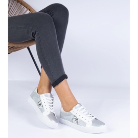 Silver sneakers med ett djurmotiv dekorerat med glitter silver- 2