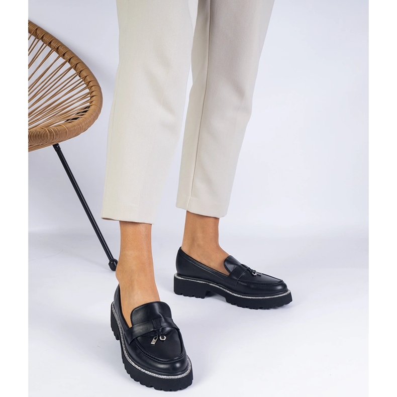 Svarta mockasiner dekorerade med strass 1