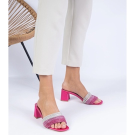 Rosa eleganta flip flops på pelaren med zirkoner 3