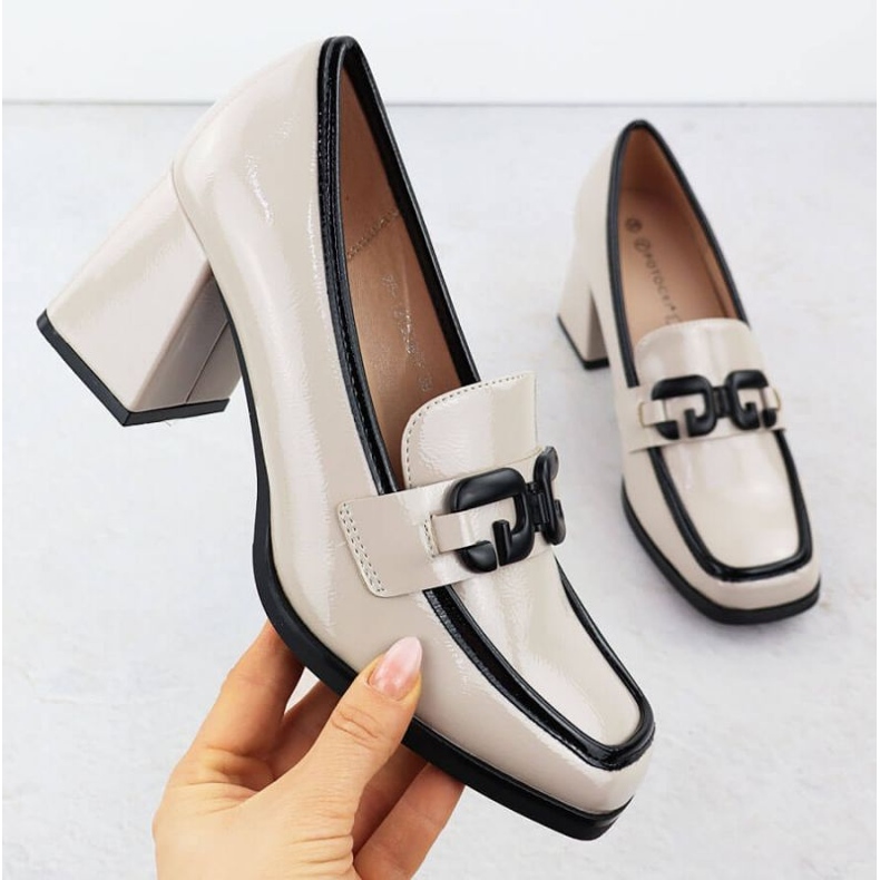 Målade skor potocki sz12553 med en prydnad beige 1